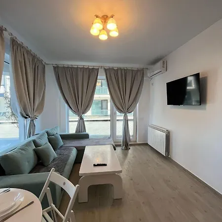 Maya - 2 Camere, Pool, And Private Parking Daire