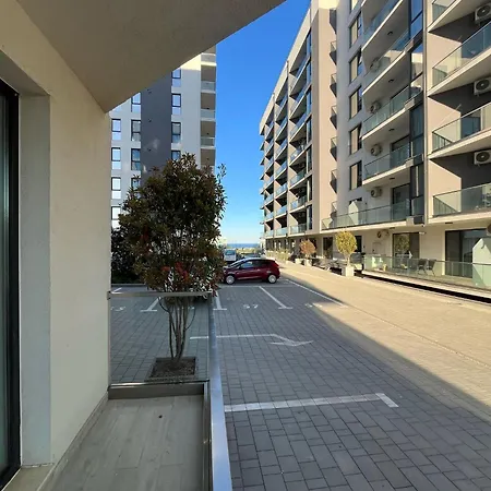 Maya - 2 Camere, Pool, And Private Parking Năvodari