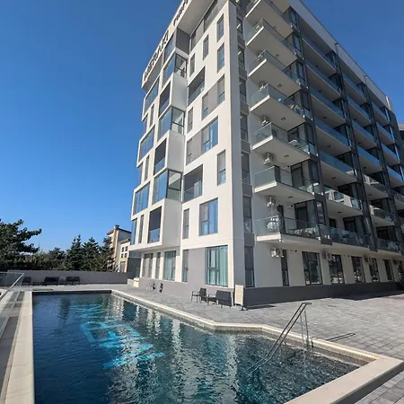 Maya - 2 Camere, Pool, And Private Parking Năvodari